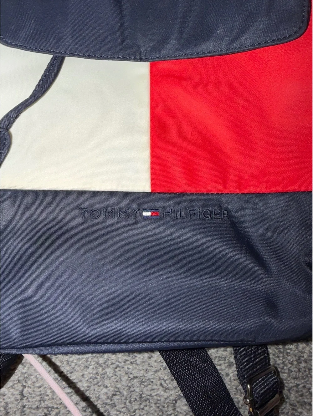 Tommy Hilfiger Vintage Colorblock Backpack with Matching Wallet
